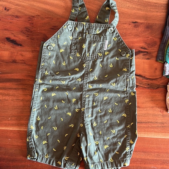 Bundle of shorts and overalls, boy 2t - Picture 3 of 14
